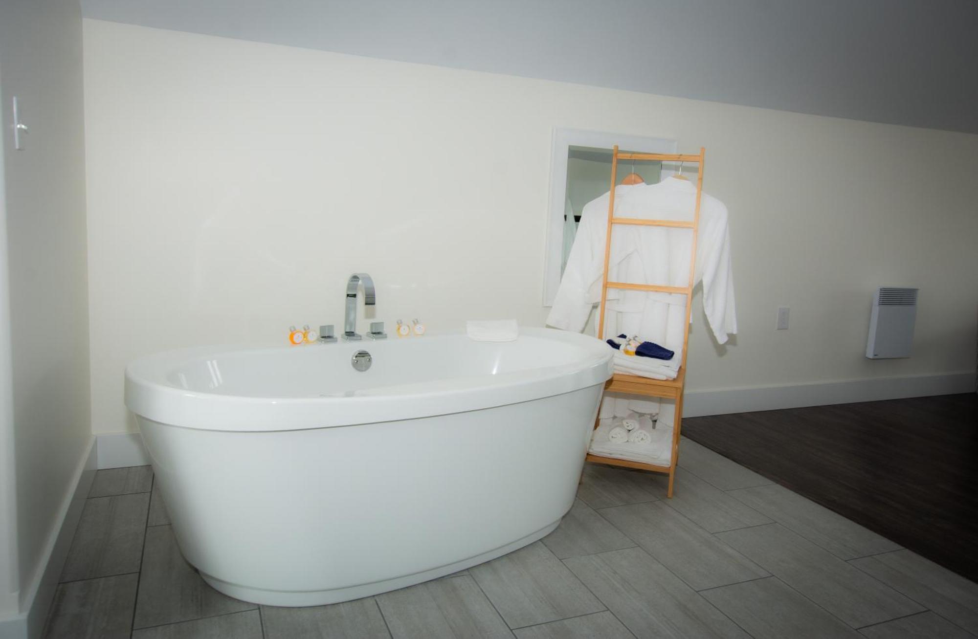 The Tides Inn Norris Point Екстер'єр фото