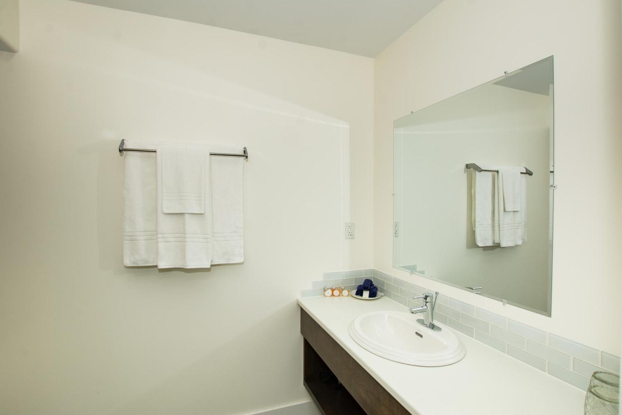 The Tides Inn Norris Point Екстер'єр фото